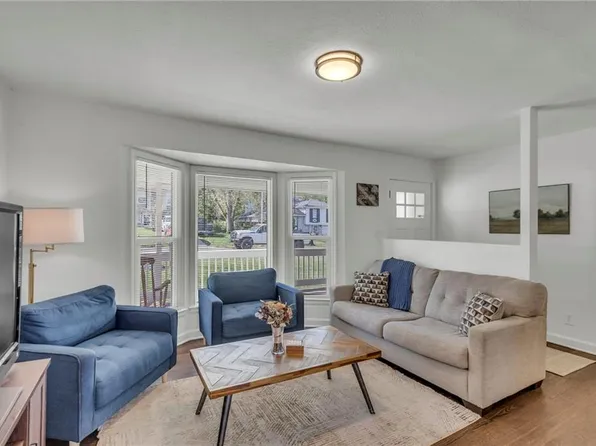 5900 Fairlane Dr, Kansas City, MO 64134