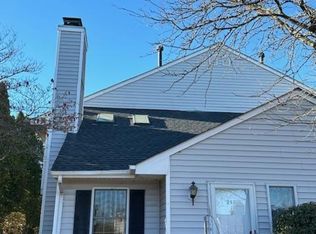 257 Kingbird Ct, Three Bridges, NJ 08887