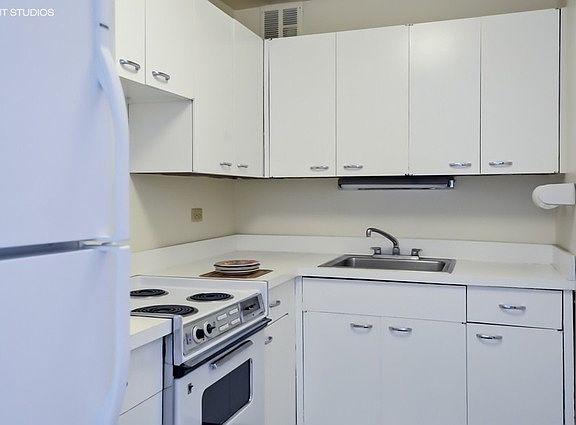 5th image of 2626 N Lakeview Ave APT 510