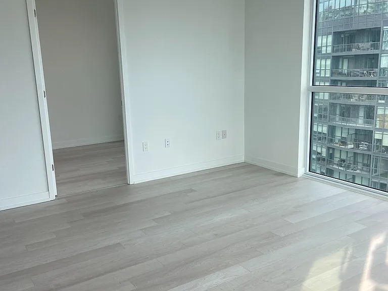 39 Roehampton Ave #3109 — Photo 11