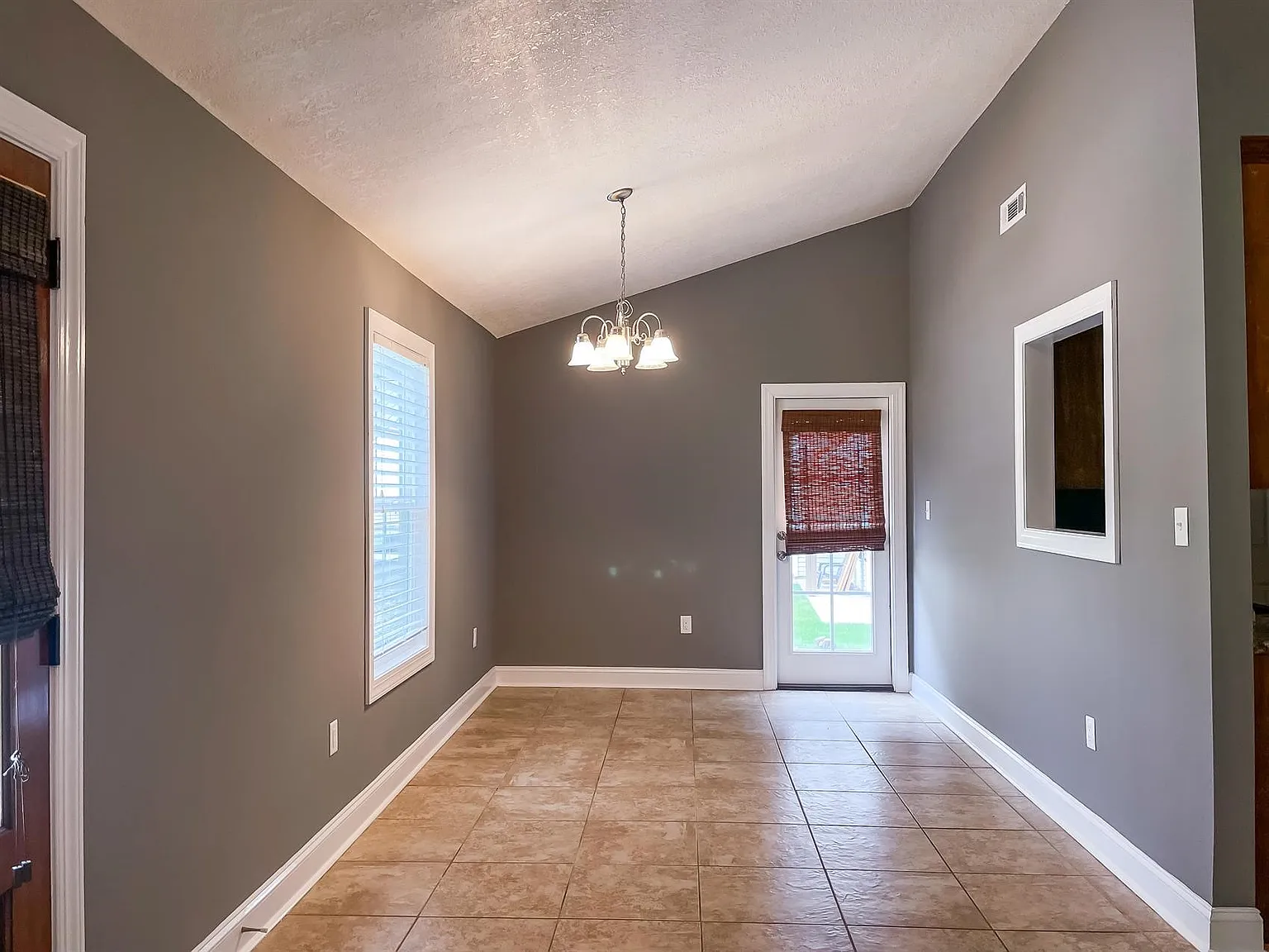 1625 Oxford Place — Photo 4