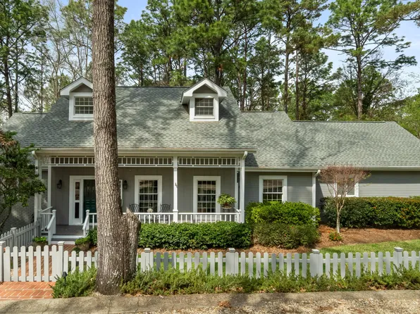 104 Redbud Ln, Hattiesburg, MS 39402