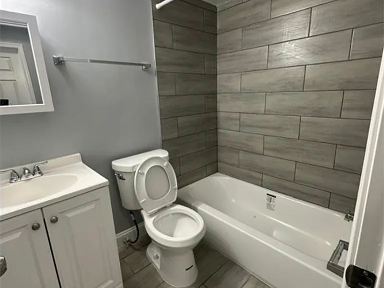 5105 F St SE #101 — Photo 3