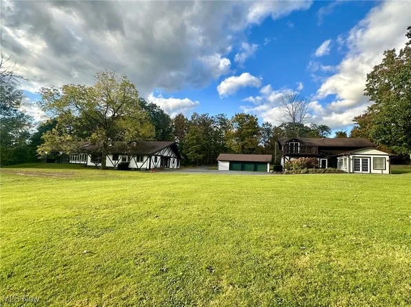 12439 Woodin Rd, Chardon, OH 44024