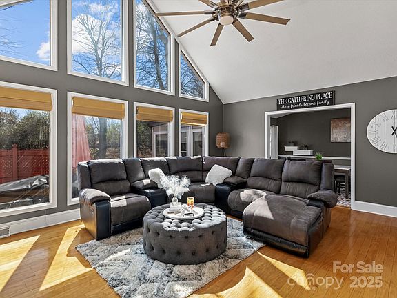 5th image of 506 Coolidge Ct
