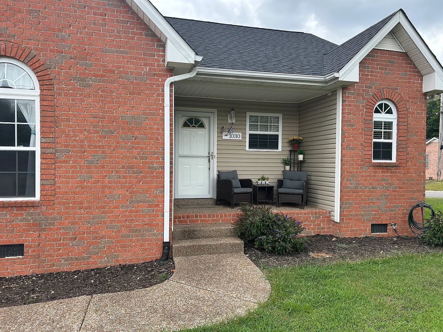 1030 Woodland Dr — Photo 2