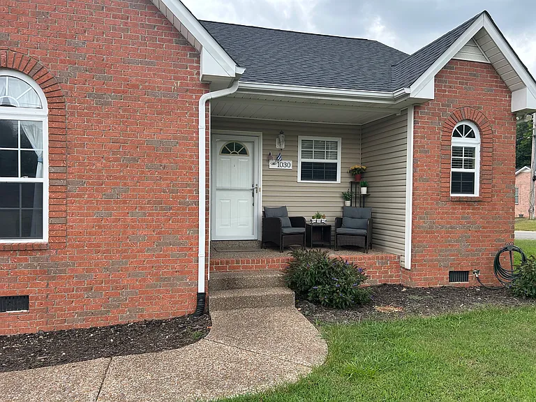 1030 Woodland Dr — Photo 2