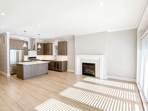 1st image of 3347 N Kenmore Ave #4