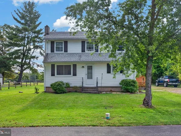 1530 Hilltop Rd, Pottstown, PA 19464