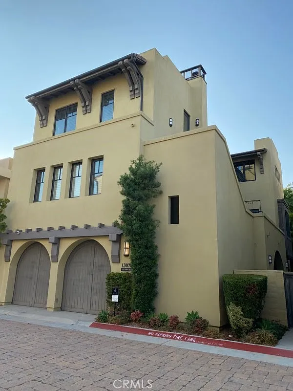 4 bed, 3.5 bath, 3830 sqft, $14,750 — Photo 3