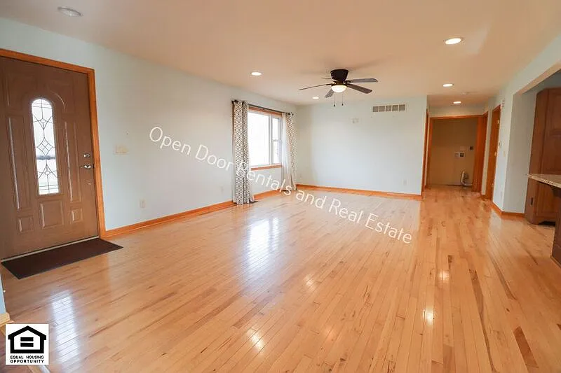 2 bed, 1.0 bath, 1344 sqft, $2,000 — Photo 4