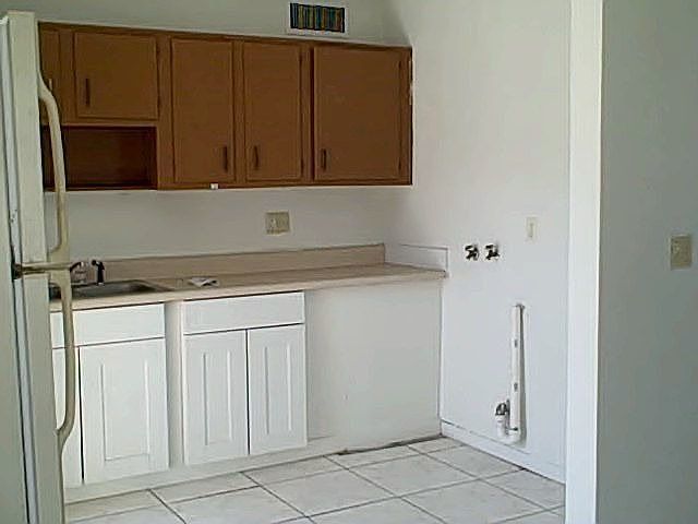2nd image of 600 S Caroline St