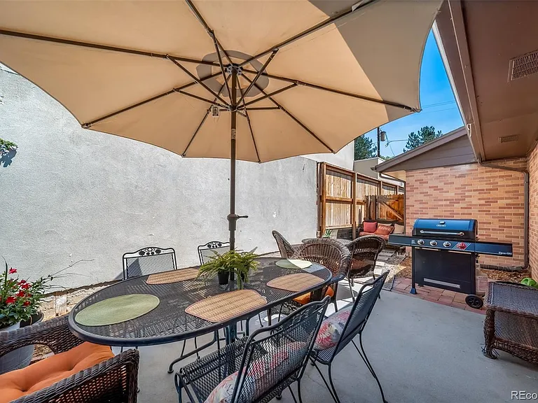532 N Clayton St — Photo 25