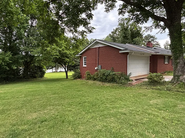 100 Middleton Ct — Photo 2