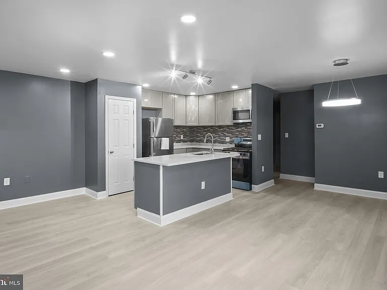 2 Mountbatten Ct — Photo 2