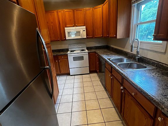 2nd image of 8 Holly Dr APT 35