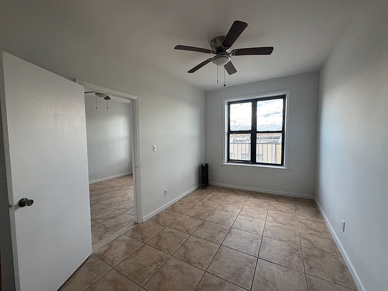 2027 Stillwell Ave #3R — Photo 5
