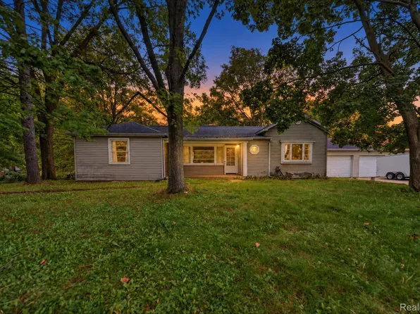 1730 Haslett Rd, Haslett, MI 48840