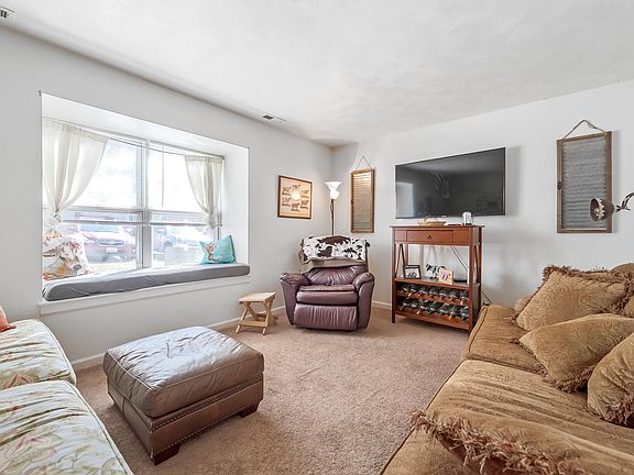 4th image of 425 Janie Ln