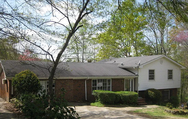 255 Rhodes Dr photo 1