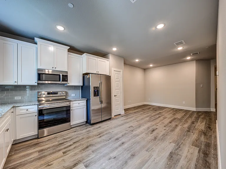 1218 Chestnut Ct E — Photo 11
