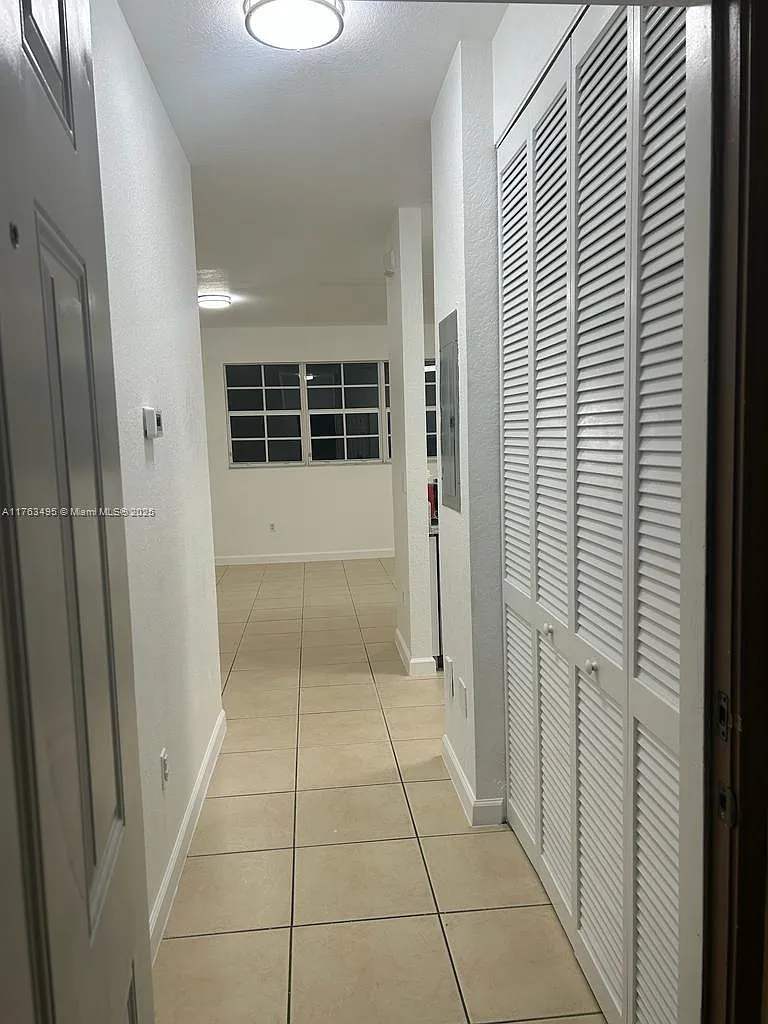 3 bed, 2.0 bath, 1550 sqft, $2,450 — Photo 2