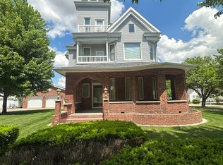 1011 Middle St, Mediapolis, IA 52637