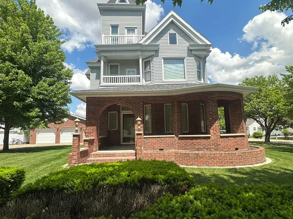 1011 Middle St, Mediapolis, IA 52637