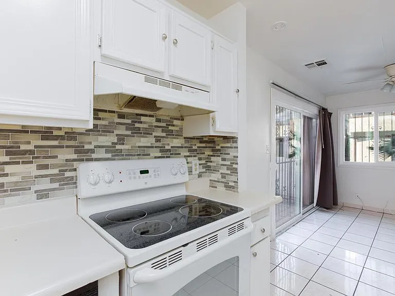 5031 Spencer St #C — Photo 10