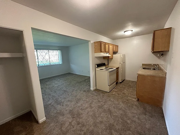 Charter Oaks Apartments — Photo 70