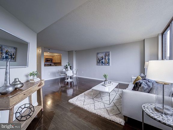 3rd image of 10101 Grosvenor Pl APT 1204