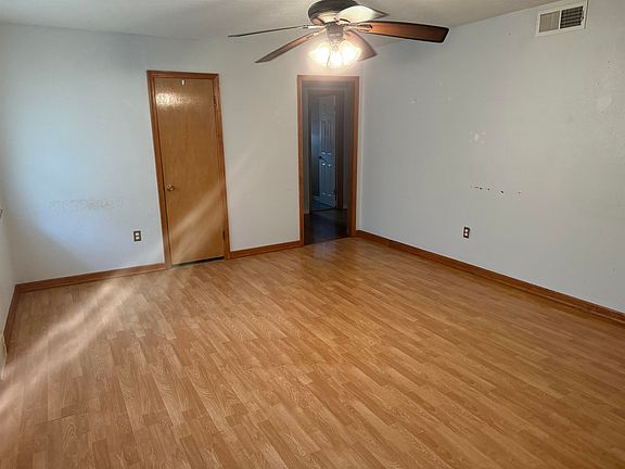 2nd image of 1914 W Spruce Ave