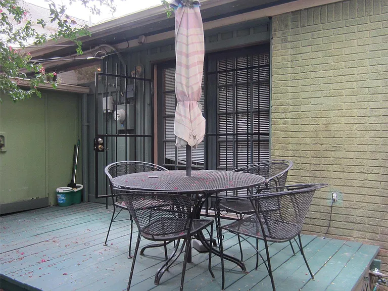 512 W Polk St — Photo 12