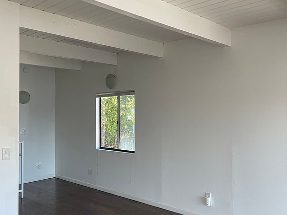 2nd image of 511 Pier Ave #8