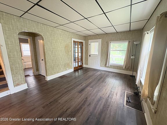 2nd image of 725 N Cochran Ave