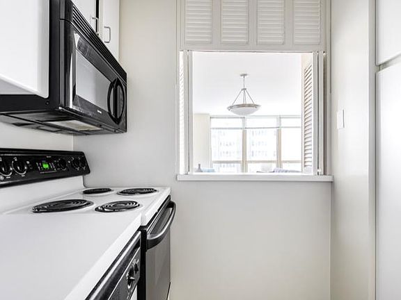 4th image of 3452 N Lakeshore Dr #1208