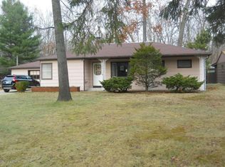 1550 Seminole Rd, Norton Shores, MI 49441