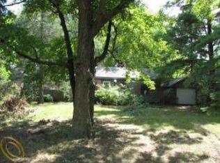 21665 W 9 Mile Rd, Southfield, MI 48075