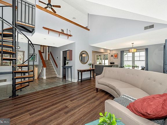 4th image of 5776 Windwood Way