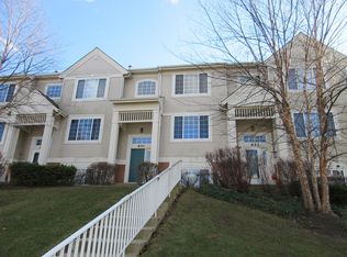 651 Cary Woods Cir, Cary, IL 60013