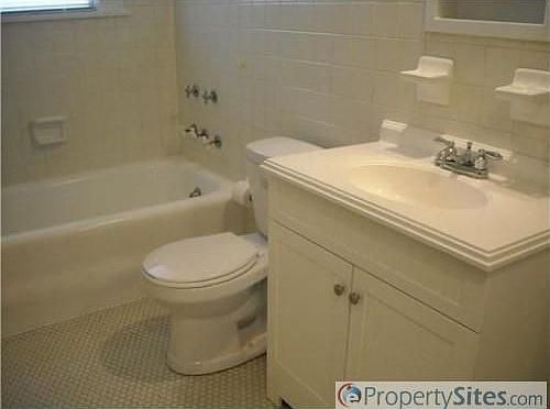 5th image of 138 Robinson Pl