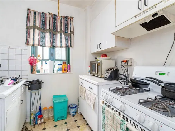 1501 Metropolitan Avenue image 15 of 22