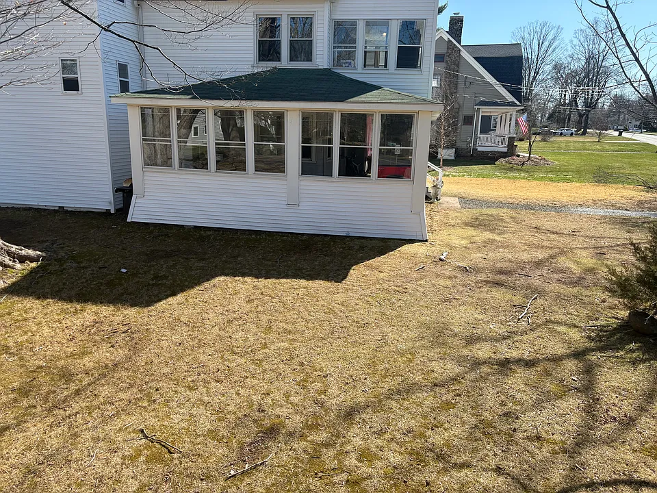 484 Maple Ave #2