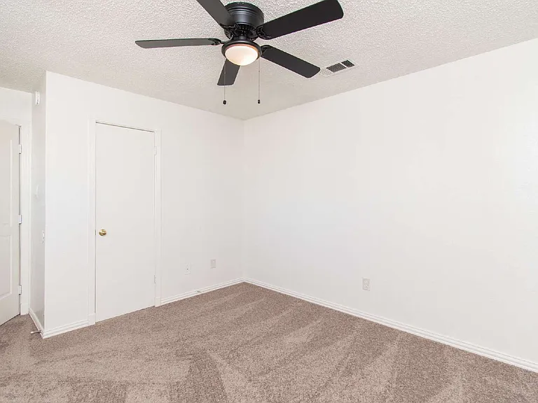 2104 Corona Dr — Photo 14