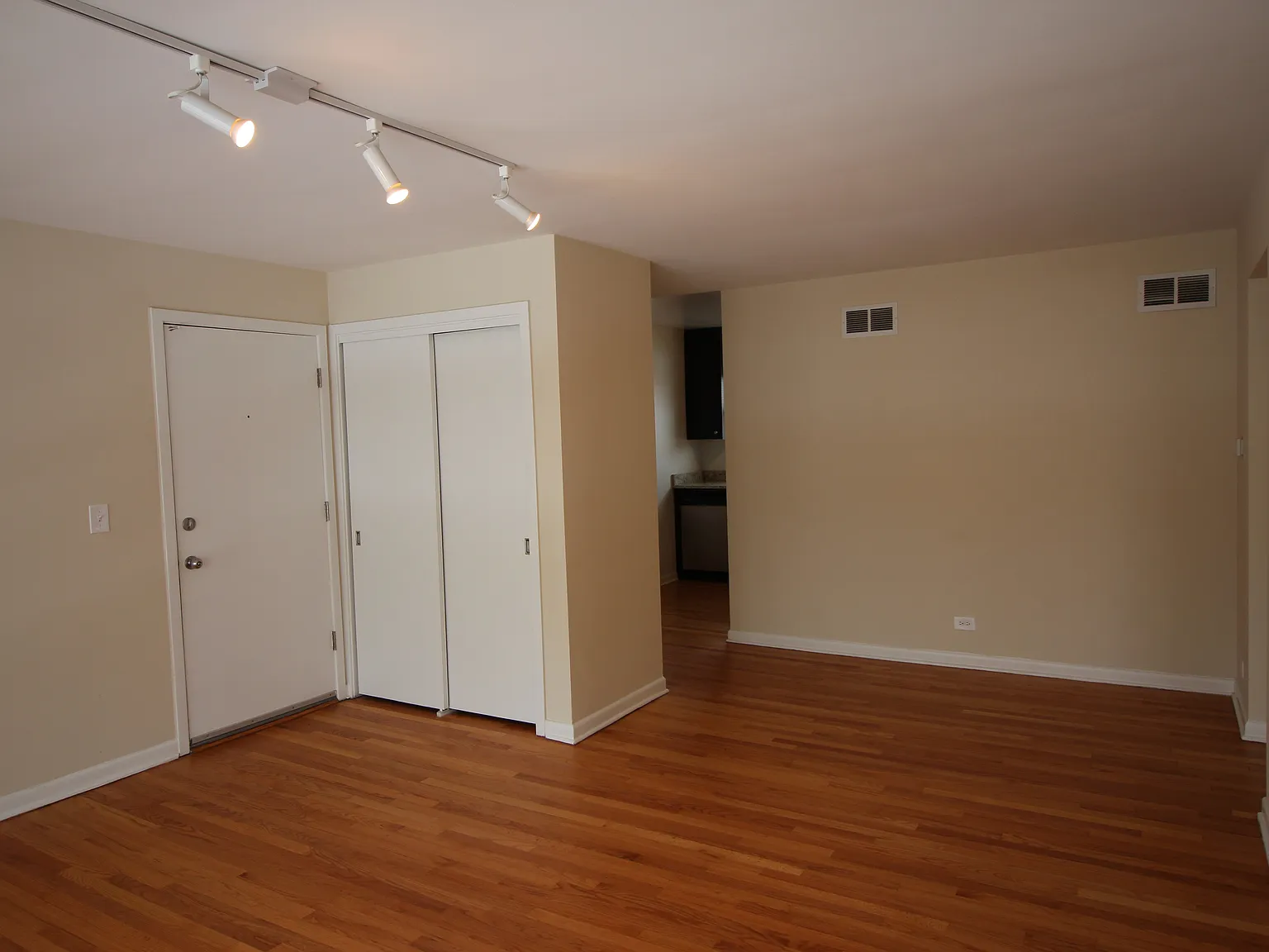 2 bed, $2,200 — Photo 3