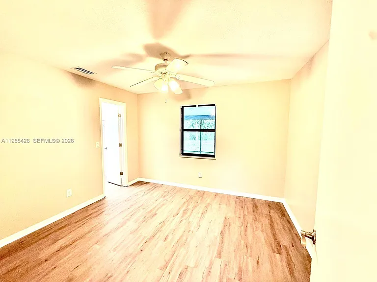 210 SW Voltair Ter — Photo 5