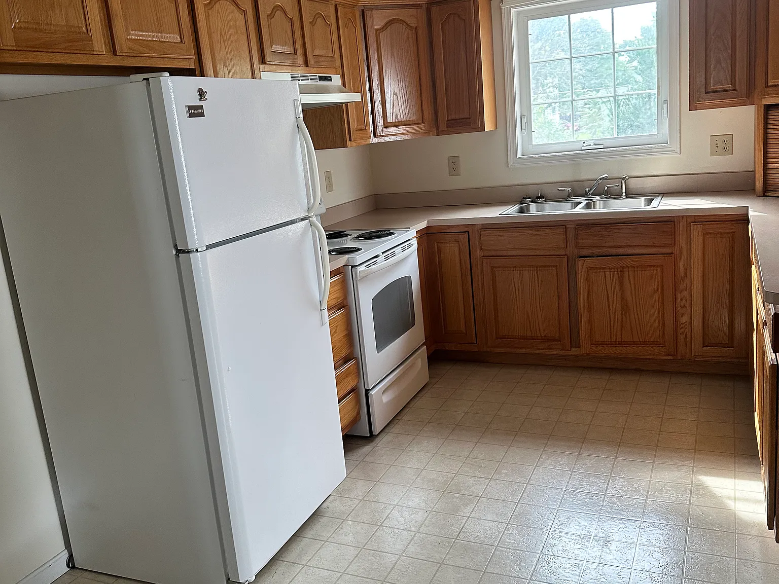 3 bed, 1144 sqft, $950 — Photo 2