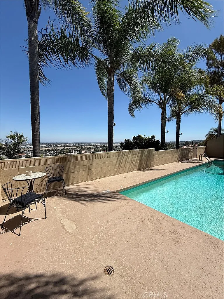 2 bed, 820 sqft, $4,000 — Photo 4
