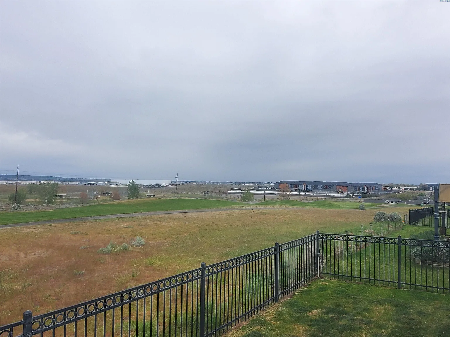 3 bed, 2.0 bath, 1560 sqft, $2,175 — Photo 4
