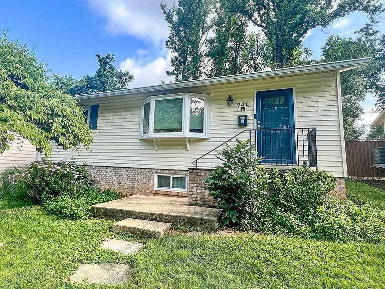 741 Beall Ave — Photo 1